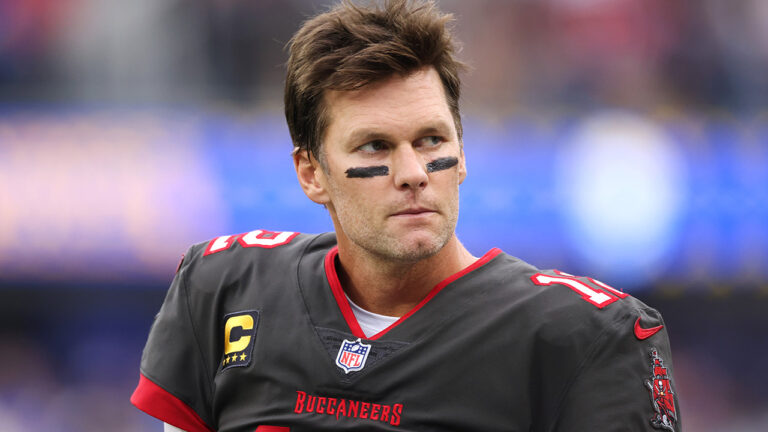 the net worth of tom brady in 2021